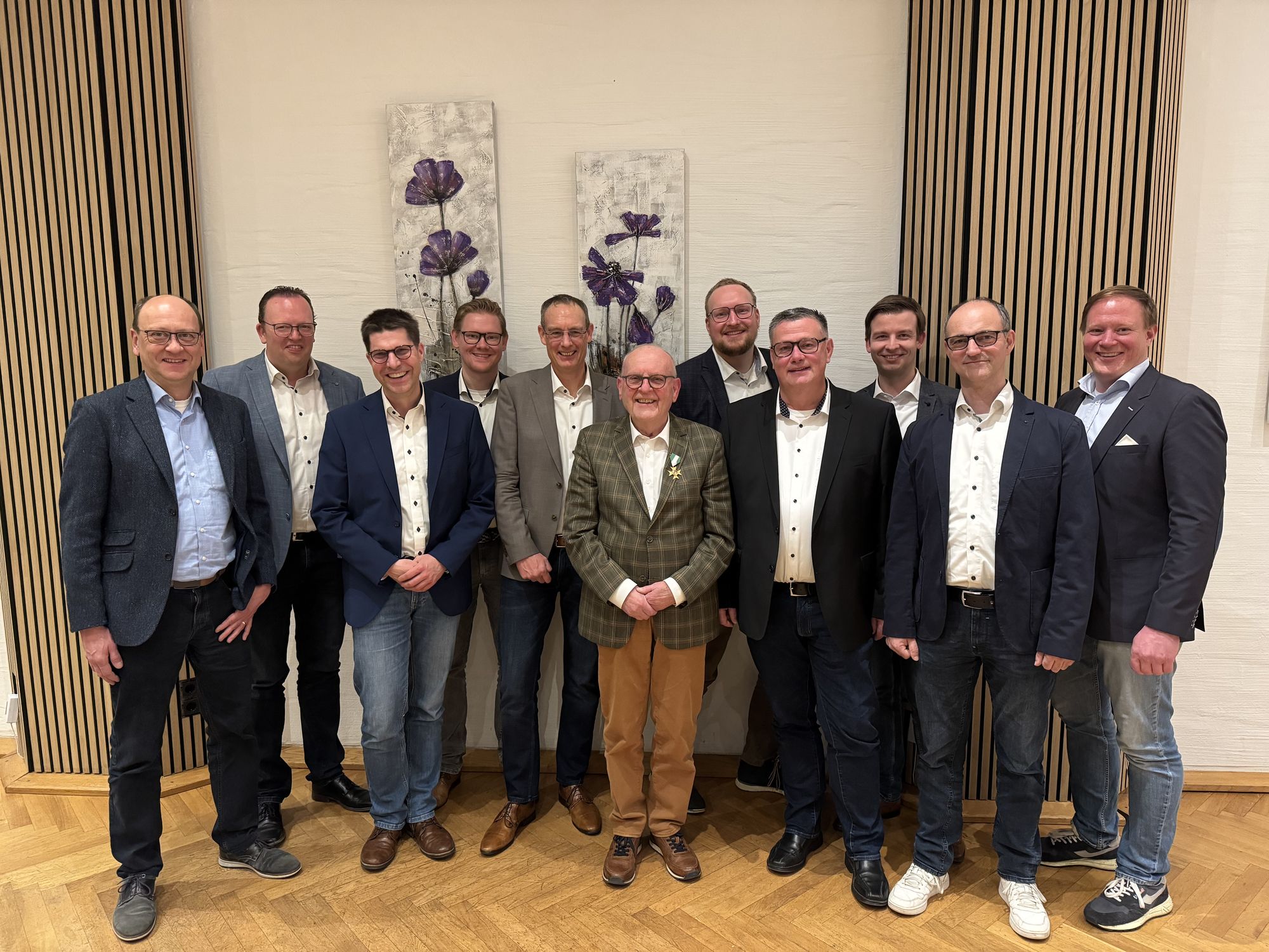 Der neue Vorstand 2026: Vizepräsident Johannes Klein - neuer Beisitzer Michael Vennewald - Schatzmeister Christian Stapel - Pressewart Thomas Wernsmann - Präsident Michael Wieschmann - Ehrenpräsident Karl-Erich Lau - Platzwart Cornelius Figgener - Platzwart Philipp Pott - Schriftführer Patrick Hanebrink - Kleiderkammerwart Michael Krampe - Oberst Jochen Kobrink